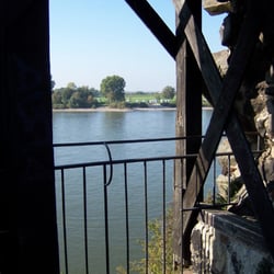 Kaiserpfalz Kaiserswerth - Der Blick auf das linksrheinische Ufer