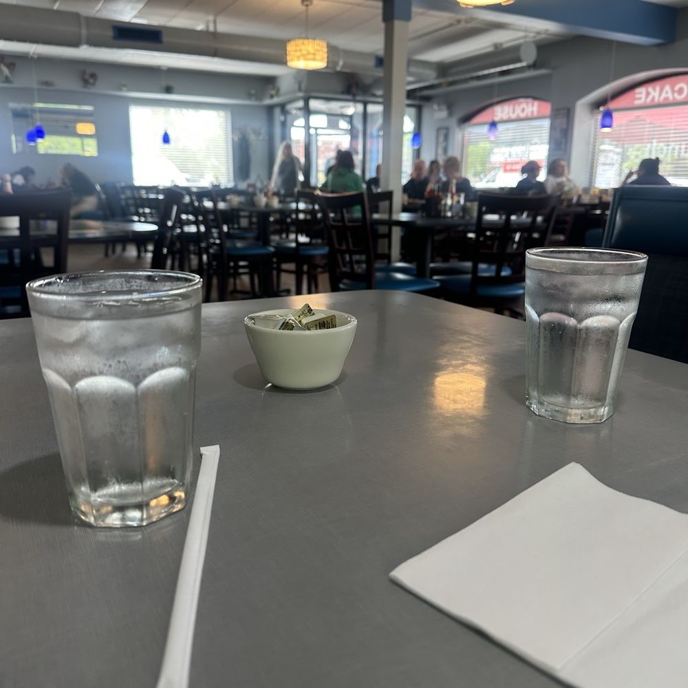 Waffle Pancake House - Dining area. - Breakfast & Brunch Near Me - Chicago, Illinois