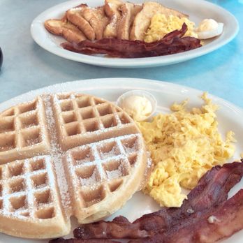 Blue Moon Diner - American Near Me - Beaverton, Oregon