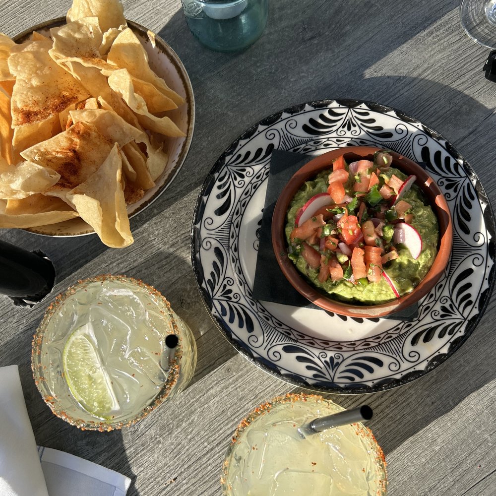 Barrio - happy hour guac & chips + the classico margarita - Mexican Near Me - Chicago, Illinois