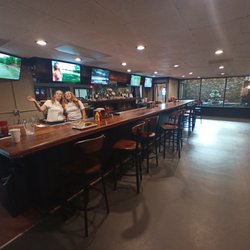 Tartans Sports Bar - Tartans Bar