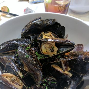 The Oyster Bar - Mussels with clam broth - Bars Near Me - Stateline, Nevada