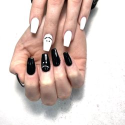 Lee's Nail - Black and white nails