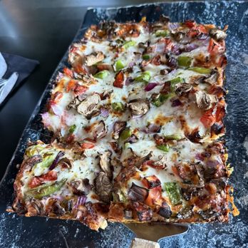 Gino's Surf - Vegetarian pizza - Breakfast & Brunch Near Me - Harrison Township, Michigan