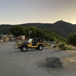 Speedy's Towing - Stranded Jeep