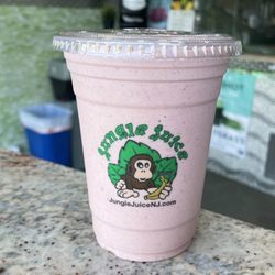 Jungle Juice - PB&J milkshake | @copenhangry