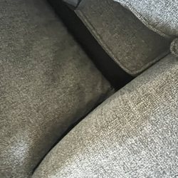 Leon's Furniture - See the waves in the cloth. It's not tight. It's loose and soggy. It's a disaster!
