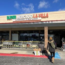 Super Mercado La Villa - At the super