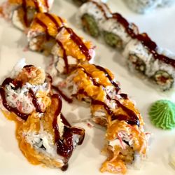 Gold Fish Asian Bistro & Sushi - S26. Lion Dance Roll