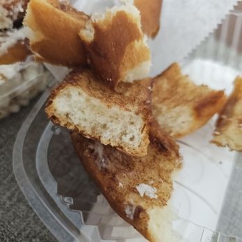 Leli's Bakery - Cinnamon roll - Cafes Near Me - Astoria, New York
