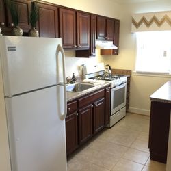 Fillmore Garden Apartments - Kitchen