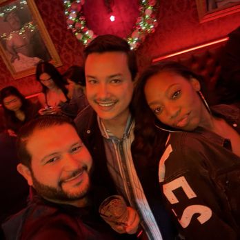Tin Lizzie Saloon - Lounges Near Me - Costa Mesa, California