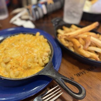 Bubba Gump Shrimp - Appetizer Mac n cheese, no shrimp, & side fries. More than enough to share. - Seafood Near Me - Long Beach, California