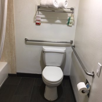 Super 8 by Wyndham El Cajon CA - Clean bathroom - Hotels Near Me - El Cajon, California