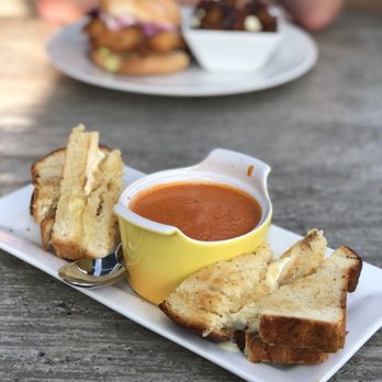 Hunter's Public House - Grilled cheese and tomato bisque - Pubs Near Me - Gloucester, Ontario Hunter's Public House - Grilled cheese and tomato bisque - Pubs Near Me - Gloucester, Ontario