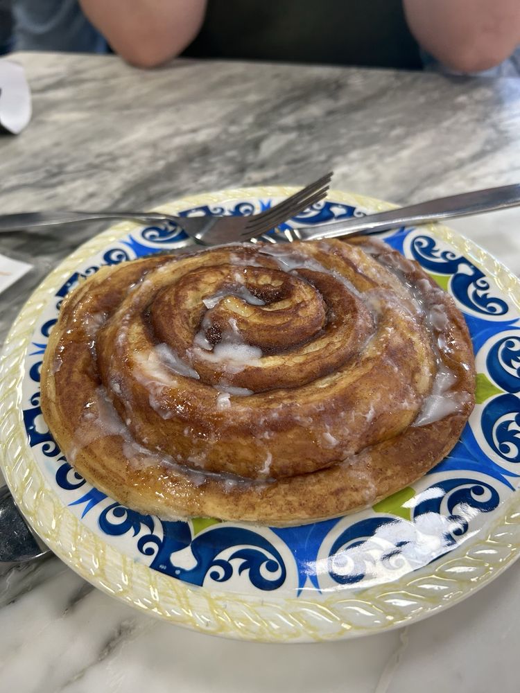 Grande Cafe & Roastery Logo