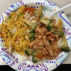 Ni's Wok - Chicken fried rice and chicken w broccoli