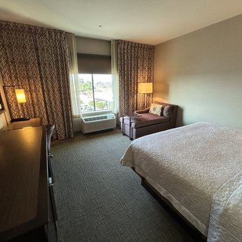 Hampton Inn & Suites Murrieta Temecula - Interior of my King room - Hotels Near Me - Murrieta, California