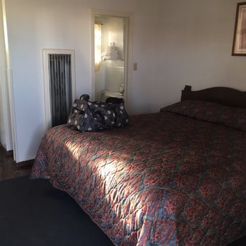 Earl's Rt 66 Motor Court - Room 2 - Hotels Near Me - Winslow, Arizona Earl's Rt 66 Motor Court - Room 2 - Hotels Near Me - Winslow, Arizona