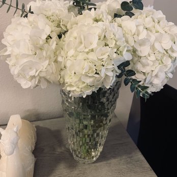 Trader Joe's - 2 bunches of gardenias + 1 of eucalyptus ($16) - 1 week old!! - Grocery Near Me - St. Petersburg, Florida Trader Joe's - 2 bunches of gardenias + 1 of eucalyptus ($16) - 1 week old!! - Grocery Near Me - St. Petersburg, Florida