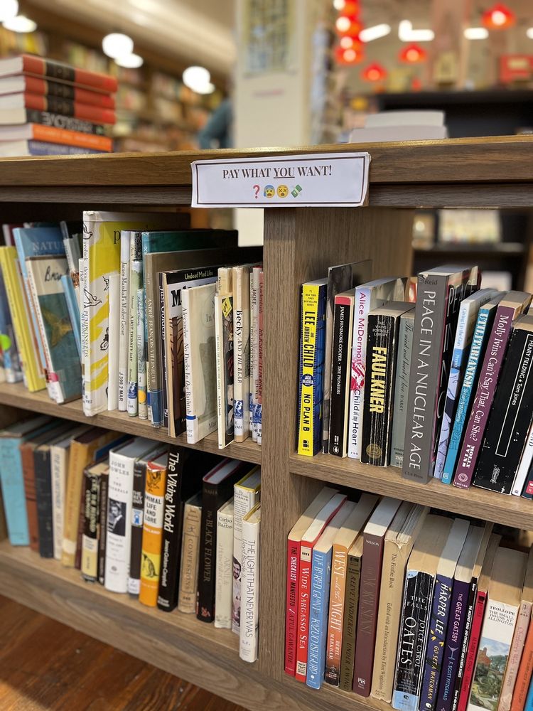 Bleak House Books Logo