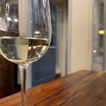 Henley on Grace - Extensive wine list - American Near Me - Richmond, Virginia Henley on Grace - Extensive wine list - American Near Me - Richmond, Virginia