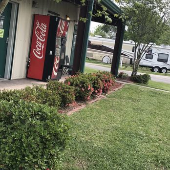 Hidden Lake RV Resort - Resorts Near Me - Beaumont, Texas