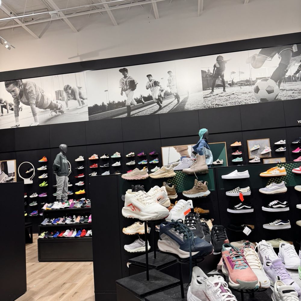 DICK'S Sporting Goods - Sports Wear Near Me - Mishawaka, Indiana DICK'S Sporting Goods - Sports Wear Near Me - Mishawaka, Indiana