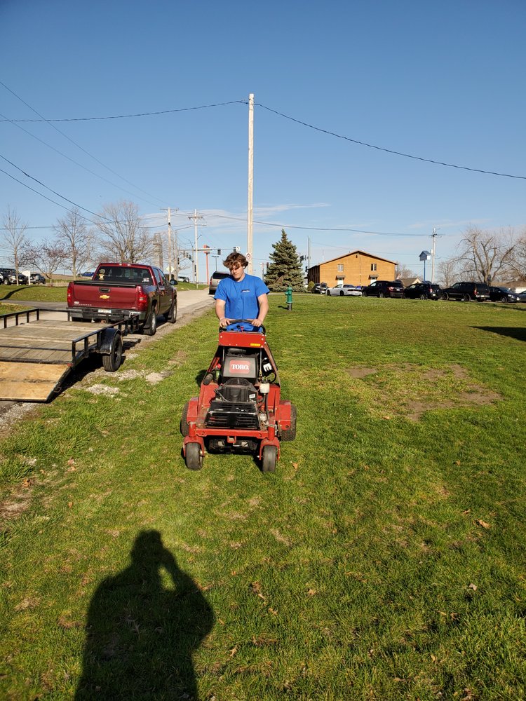 Jim Bob's Lawn Care - tree service in Hiawatha, IA