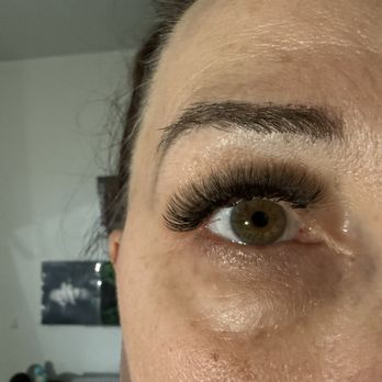 Lash dolls beauty bar - Looks like it's lifting in the inner corners. Clearly looks uneven. - Tanning Near Me - Escondido, California