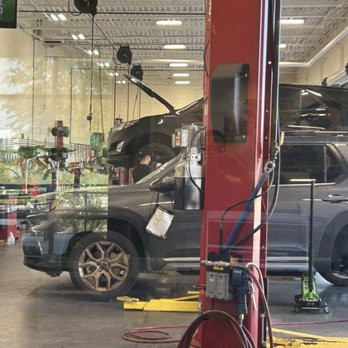 Mavis Tires & Brakes - Shop floor - Tires Near Me - Orlando, Florida Mavis Tires & Brakes - Shop floor - Tires Near Me - Orlando, Florida