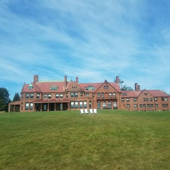 Cliff Walk - On the walk. Chairs to rest - Parks Near Me - Newport, Rhode Island