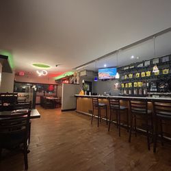 KS Kitchen Manchester nh - Bar area, dining area