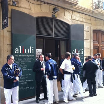 Alioli - El mejor ambiente de Alicante hay que maridarlo con buenos vinos y platos exquisitos - Gastropubs Near Me - Alicante, A