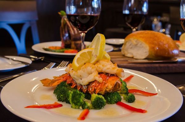 Dakotas Steaks - Seafood - Chops by null