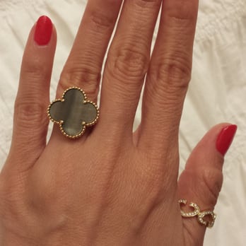 Van Cleef & Arpels - Magic Alhambra ring, grey mother of pearl, simply stunning! - Jewelry Near Me - Beverly Hills, California Van Cleef & Arpels - Magic Alhambra ring, grey mother of pearl, simply stunning! - Jewelry Near Me - Beverly Hills, California
