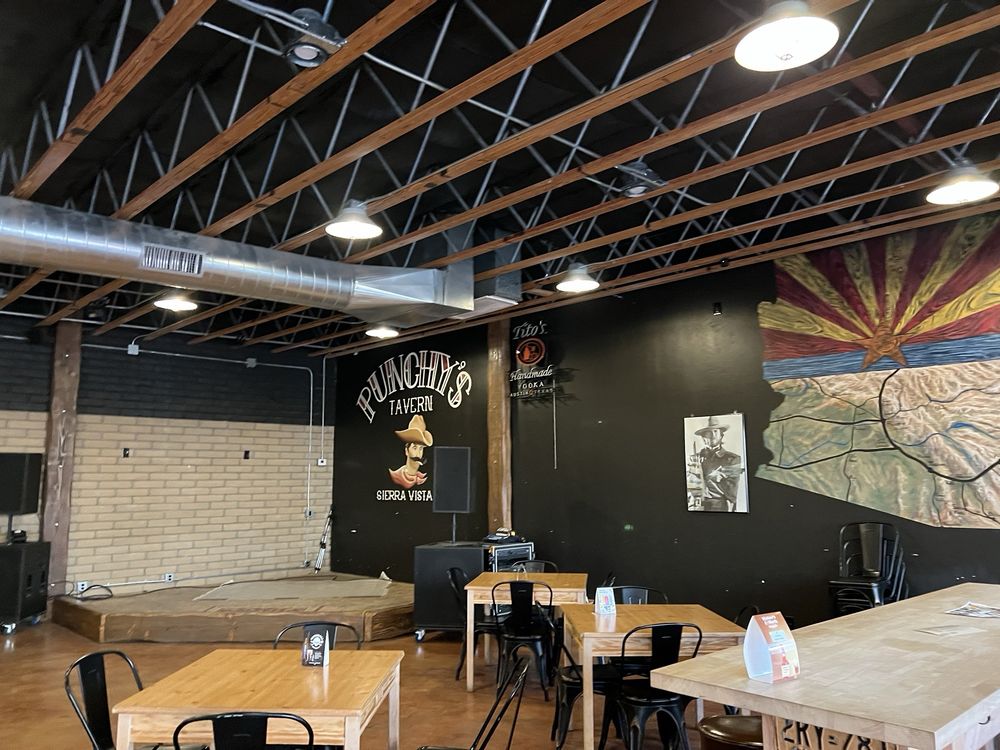 Punchy's Tavern Logo