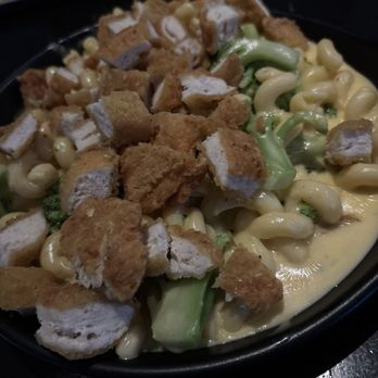 Emerson's Ale House - Four cheese Mac, broccoli, chicken - Bars Near Me - Mount Prospect, Illinois