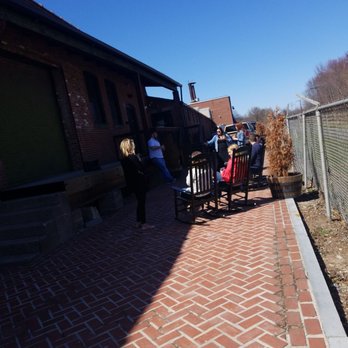 Kinsmen Brewing - outside area with rocking chairs - Breweries Near Me - Milldale, Connecticut