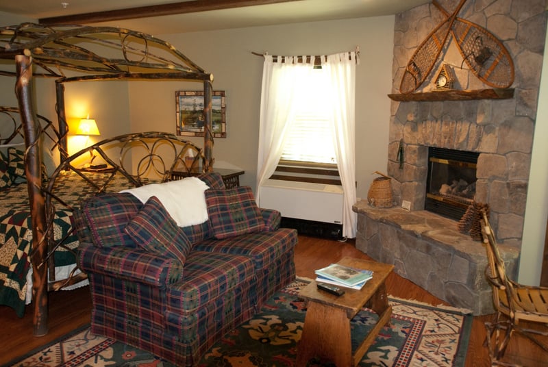 STRONG HOUSE INN Updated July 2024 14 Photos 94 W Main St