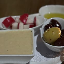 Naxos Estiatorio - Complimentary hummus and olives.