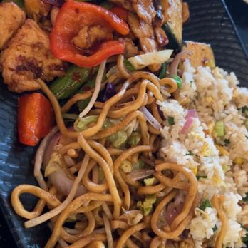 Folsom Palace - Seschuan kung pow chicken, chicken fried rice and chicken chow mein - Chinese Near Me - Folsom, California