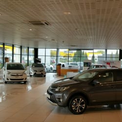 Concession Toyota - Ets Jean Pierre Degenève - De belles voitures en expo.