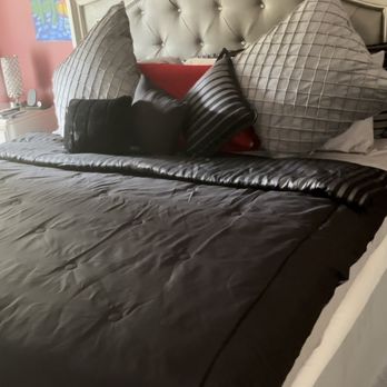 Kween's Kleaning - Bedroom - Home Cleaning Near Me