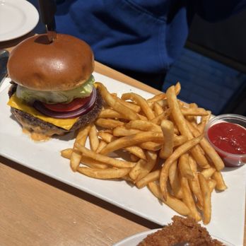 Kenwood's Kitchen & Tap - Comfort Food Near Me - Costa Mesa, California
