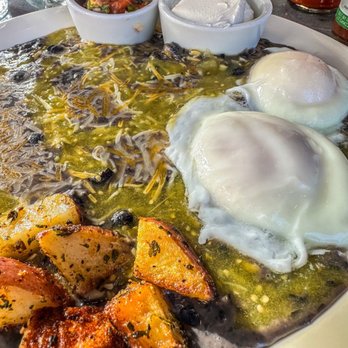 The Alchemy Lounge - Huevos rancheros - Lounges Near Me - Cannon Beach, Oregon