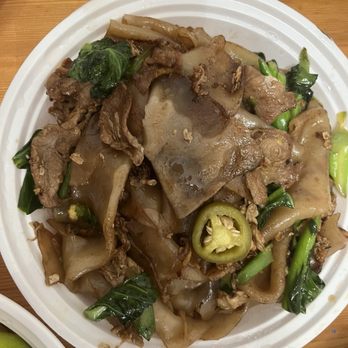Saranrom Thai - Pad Se Ew with pork - Thai Near Me - Elmhurst, New York Saranrom Thai - Pad Se Ew with pork - Thai Near Me - Elmhurst, New York