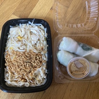 Thai Hut - Pad Thai Fresh Spring Roll (Nime Chow) - Thai Near Me - Somerville, Massachusetts