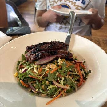 Cafeteria 15L - Thai Steak Salad - Breakfast & Brunch Near Me - Sacramento, California
