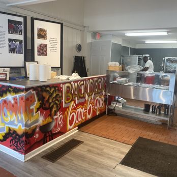 Back Deck BBQ - Counter space - Food Trucks Near Me - Louisville, Kentucky